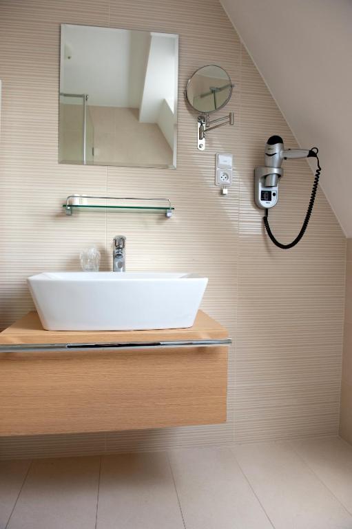 Hotel Karpatsky Dvor Lozorno Habitación foto